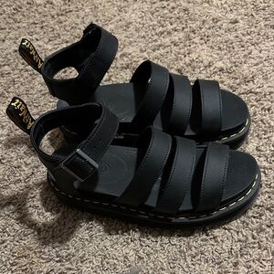 DR. MARTENS BLAIRE STRAP SANDAL